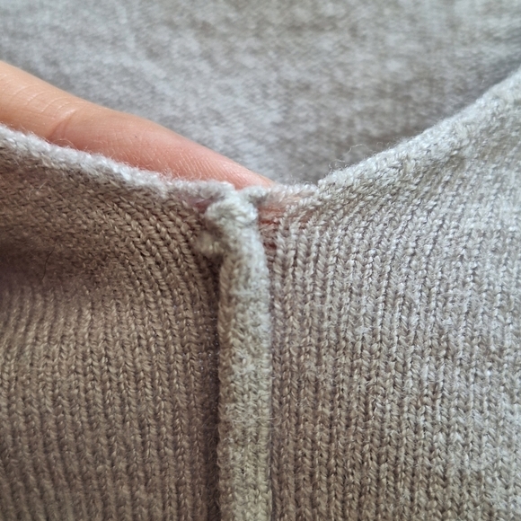 Main Strip High Low V Neck Sweater - Picture 15 of 15